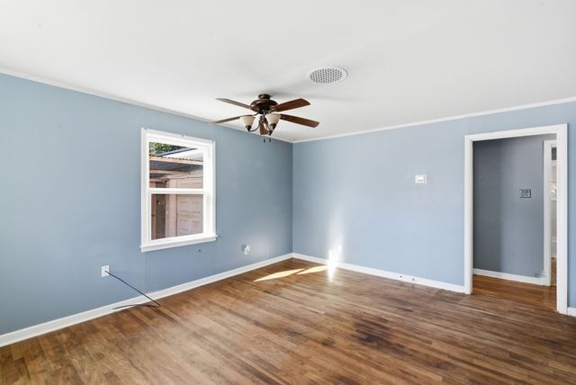 208 W 1st Street, Weatherford, TX 76086