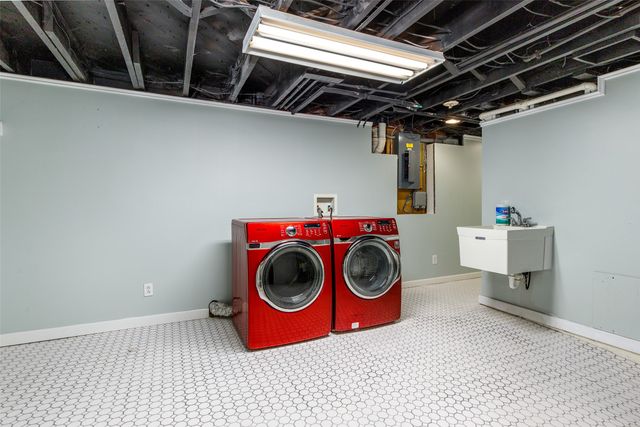 2218 Storm Street, Ames, IA 50014