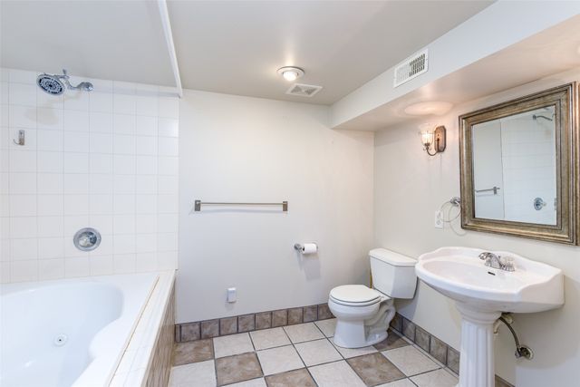 2218 Storm Street, Ames, IA 50014