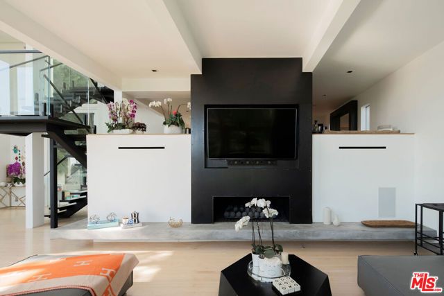 9340 Readcrest Drive, Beverly Hills, CA 90210