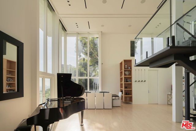 9340 Readcrest Drive, Beverly Hills, CA 90210