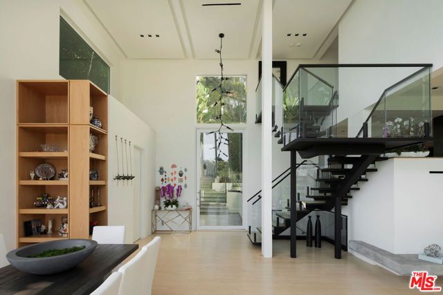 9340 Readcrest Drive, Beverly Hills, CA 90210