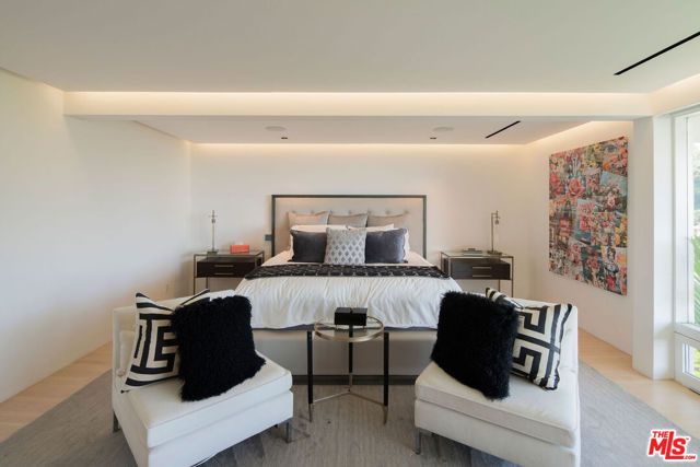 9340 Readcrest Drive, Beverly Hills, CA 90210
