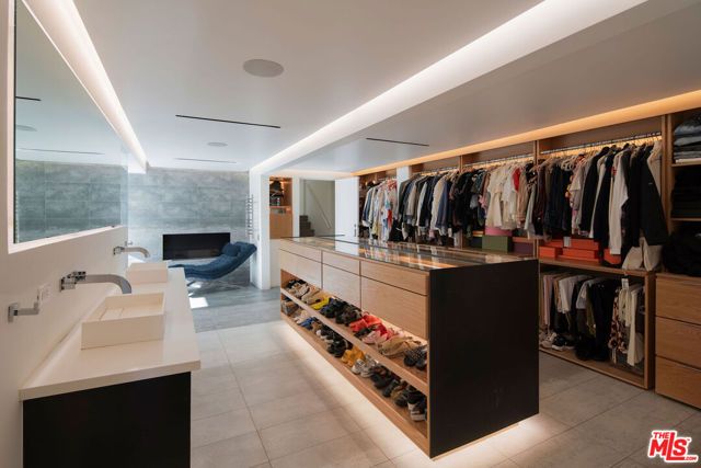 9340 Readcrest Drive, Beverly Hills, CA 90210