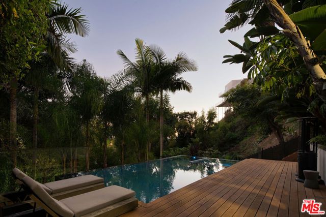 9340 Readcrest Drive, Beverly Hills, CA 90210