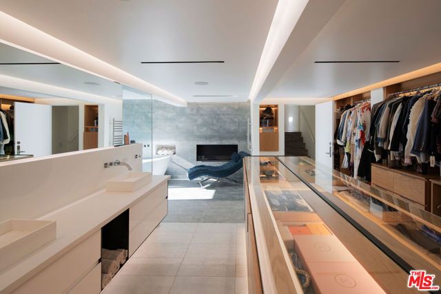 9340 Readcrest Drive, Beverly Hills, CA 90210