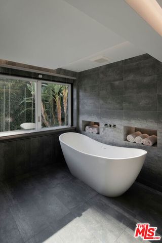 9340 Readcrest Drive, Beverly Hills, CA 90210