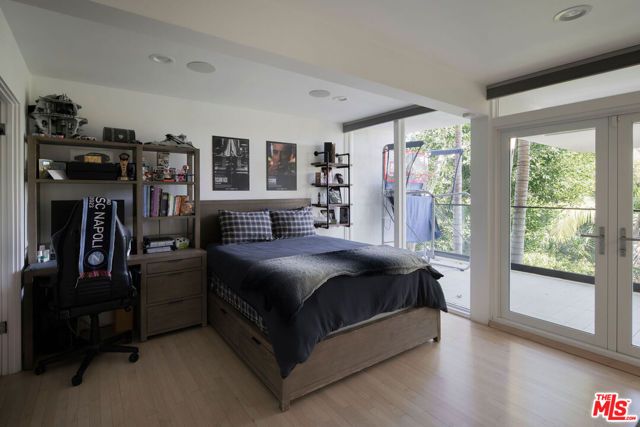 9340 Readcrest Drive, Beverly Hills, CA 90210