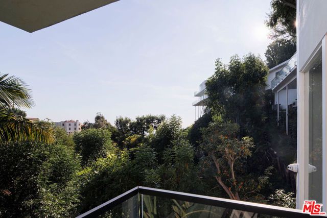 9340 Readcrest Drive, Beverly Hills, CA 90210