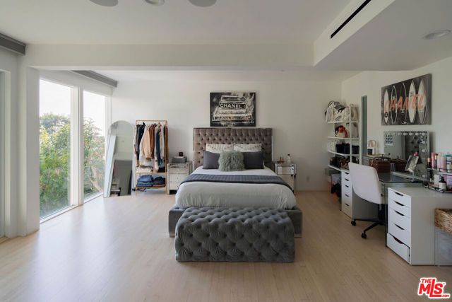 9340 Readcrest Drive, Beverly Hills, CA 90210