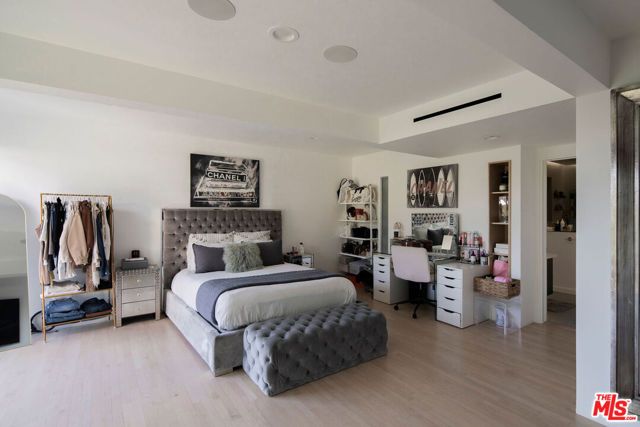 9340 Readcrest Drive, Beverly Hills, CA 90210