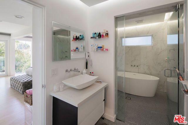 9340 Readcrest Drive, Beverly Hills, CA 90210