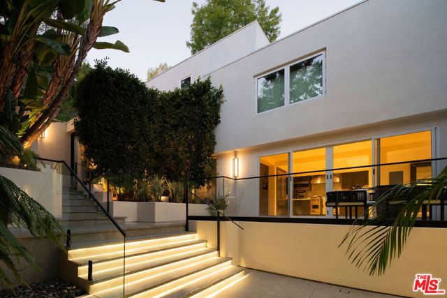 9340 Readcrest Drive, Beverly Hills, CA 90210
