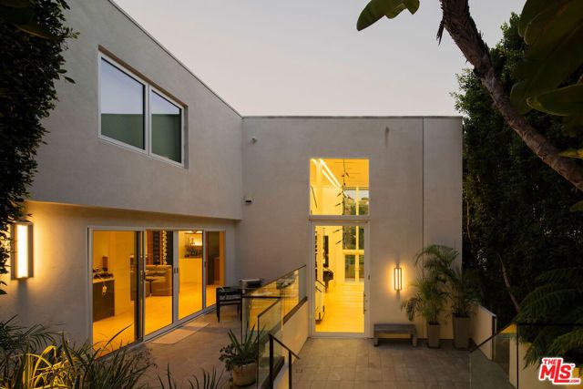 9340 Readcrest Drive, Beverly Hills, CA 90210