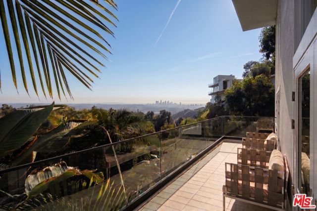 9340 Readcrest Drive, Beverly Hills, CA 90210