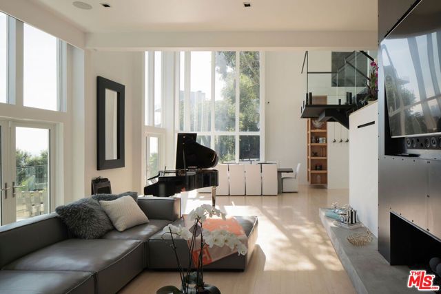 9340 Readcrest Drive, Beverly Hills, CA 90210