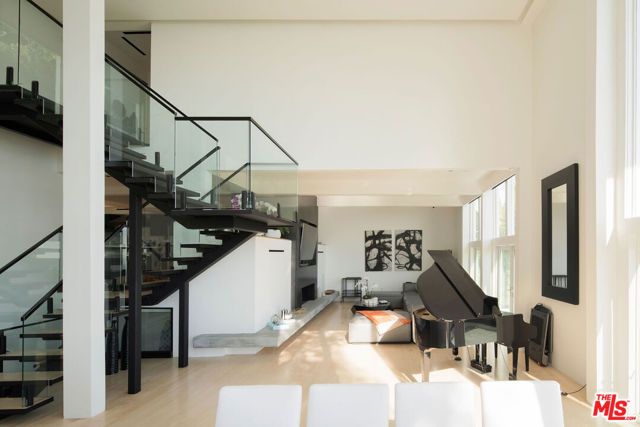 9340 Readcrest Drive, Beverly Hills, CA 90210