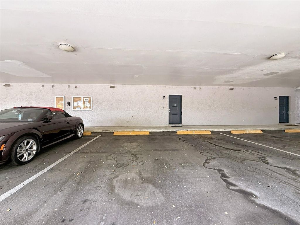 Image 14 of property listing at 4405 W FAIR OAKS AVENUE 18, Tampa, FL 33611