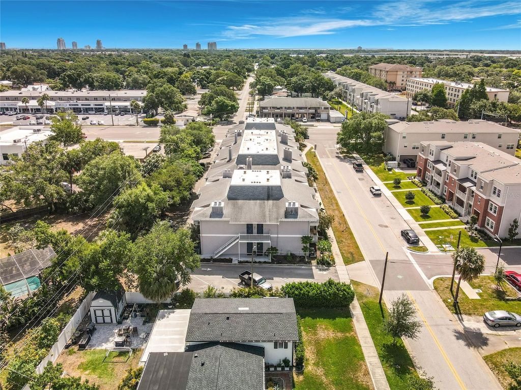 Image 18 of property listing at 4405 W FAIR OAKS AVENUE 18, Tampa, FL 33611