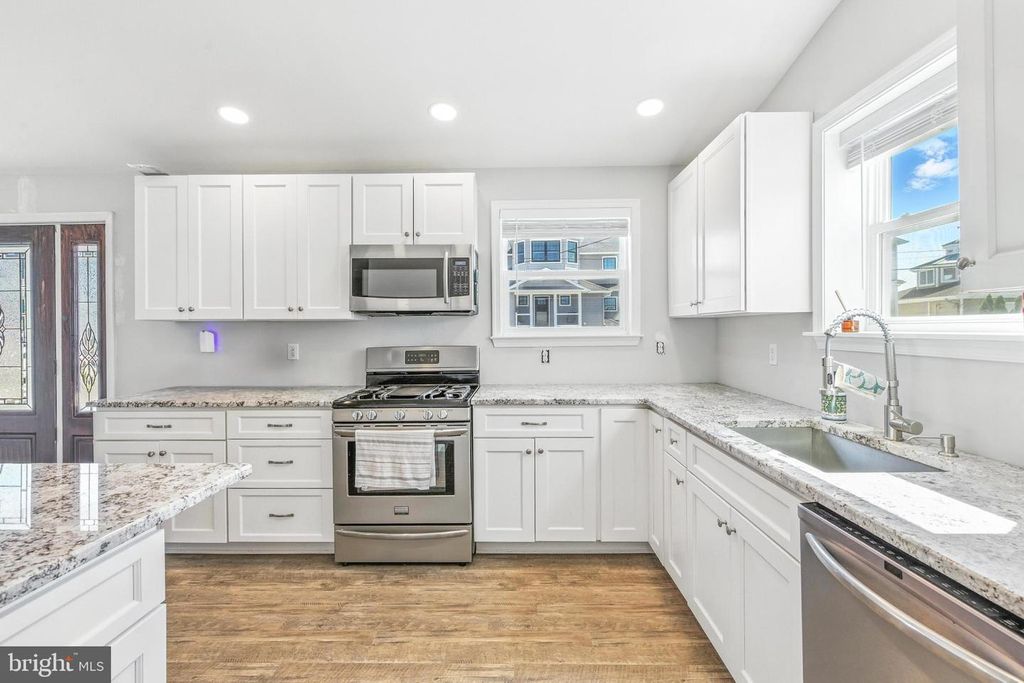 83 MORTON DR, Manahawkin, NJ 08050