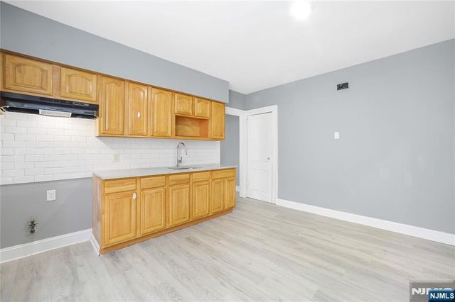 36 Cortland Street, Newark, NJ 07105