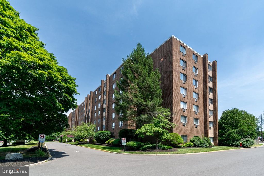 860 LOWER FERRY #3 B, EWING, NJ 08628 — exterior