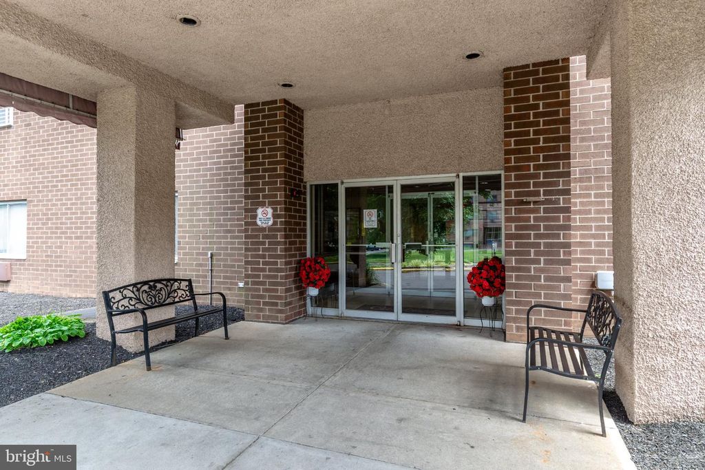 860 LOWER FERRY #3 B, EWING, NJ 08628 — photo 4