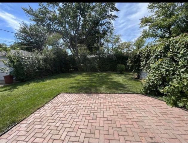 324 Hiawatha Drive, Buffalo Grove, IL 60089
