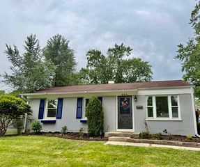324 Hiawatha Drive, Buffalo Grove, IL 60089