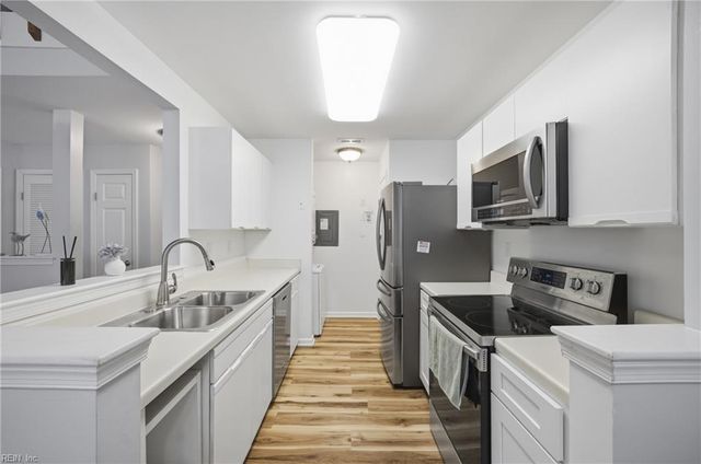 415 Harbour Pt Apt 306, Virginia Beach, VA 23451