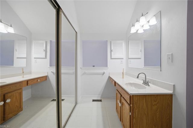 415 Harbour Pt Apt 306, Virginia Beach, VA 23451