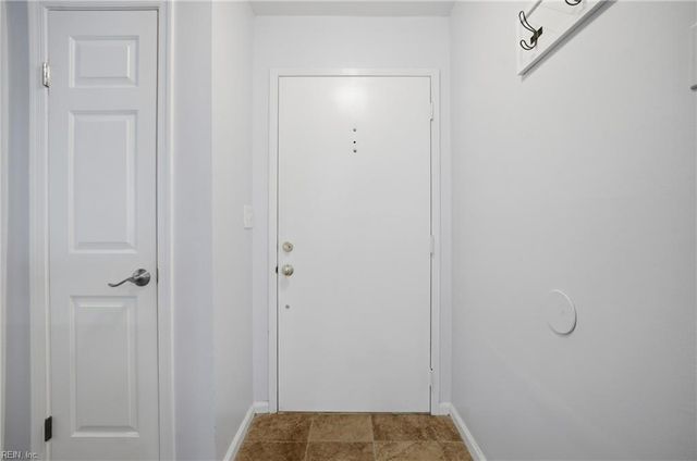 415 Harbour Pt Apt 306, Virginia Beach, VA 23451