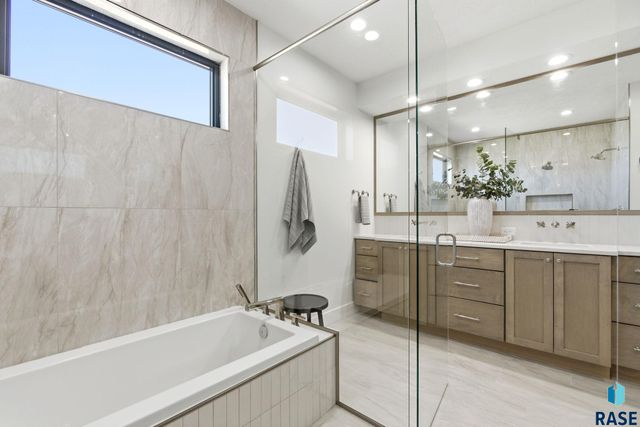 7312 Agate Cir Circle, Sioux Falls, SD 57110