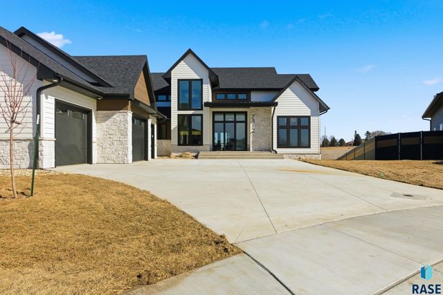 7312 Agate Cir Circle, Sioux Falls, SD 57110