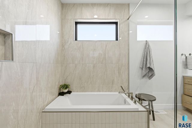 7312 Agate Cir Circle, Sioux Falls, SD 57110