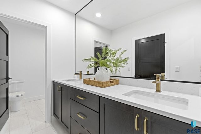 7312 Agate Cir Circle, Sioux Falls, SD 57110