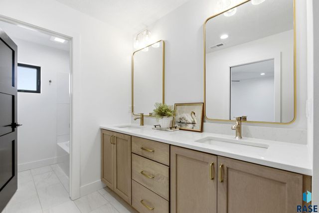 7312 Agate Cir Circle, Sioux Falls, SD 57110