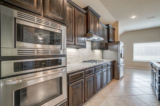 45 Auburn Drive, Edgecliff Village, TX 76134