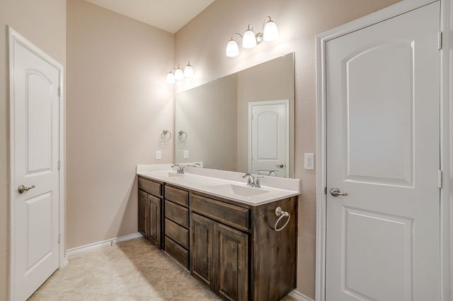 45 Auburn Drive, Edgecliff Village, TX 76134