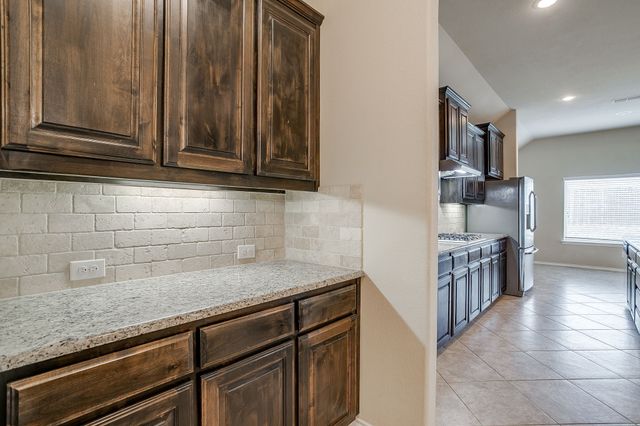 45 Auburn Drive, Edgecliff Village, TX 76134