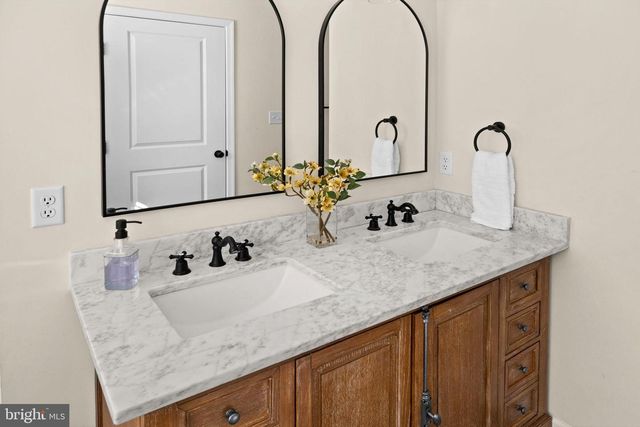 5269 MACEDONIA RD, Woodford, VA 22580