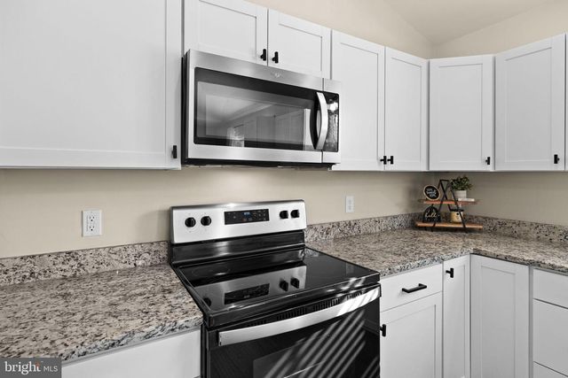 5269 MACEDONIA RD, Woodford, VA 22580