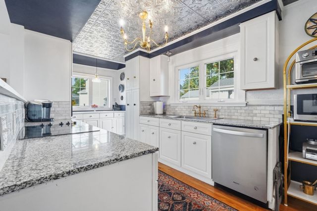 104 Wayne St, Springfield, MA 01118