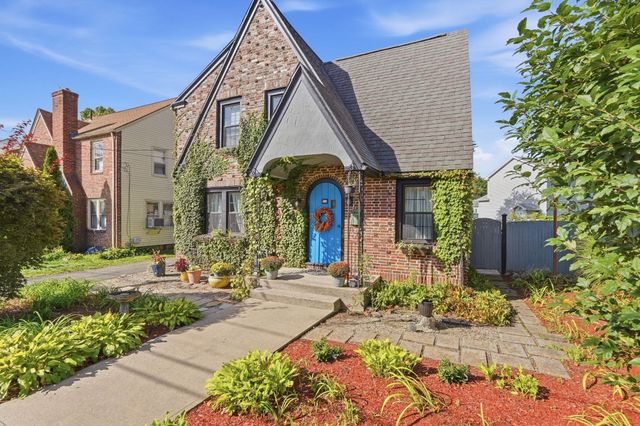 104 Wayne St, Springfield, MA 01118