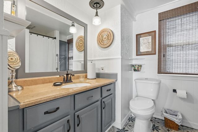 104 Wayne St, Springfield, MA 01118