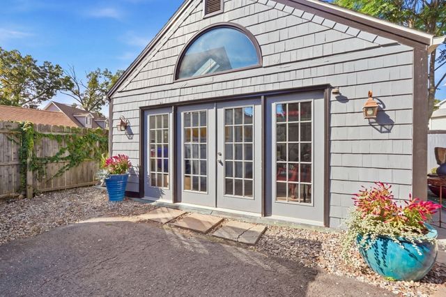 104 Wayne St, Springfield, MA 01118