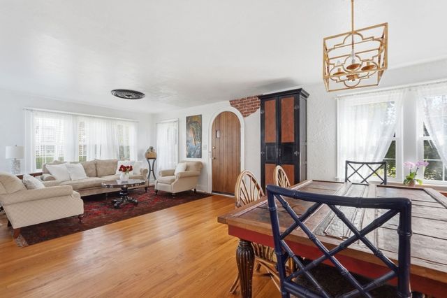 104 Wayne St, Springfield, MA 01118