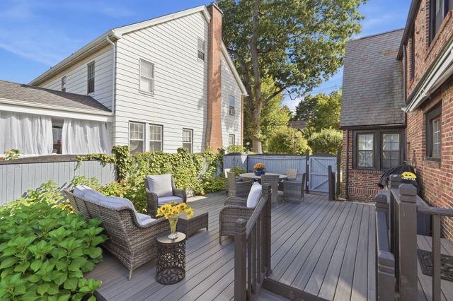 104 Wayne St, Springfield, MA 01118