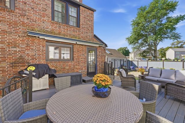 104 Wayne St, Springfield, MA 01118