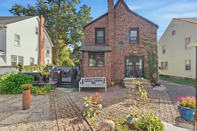 104 Wayne St, Springfield, MA 01118